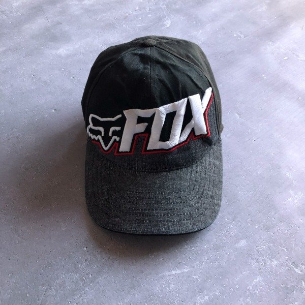 Producto - FITTED CAP FOX FLEXFIT (S/M)