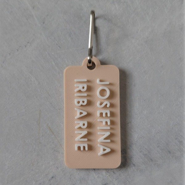Producto - IDENTIFICADORES Placa PERSONALIZADOS para mochilas, bolsos y botellas.