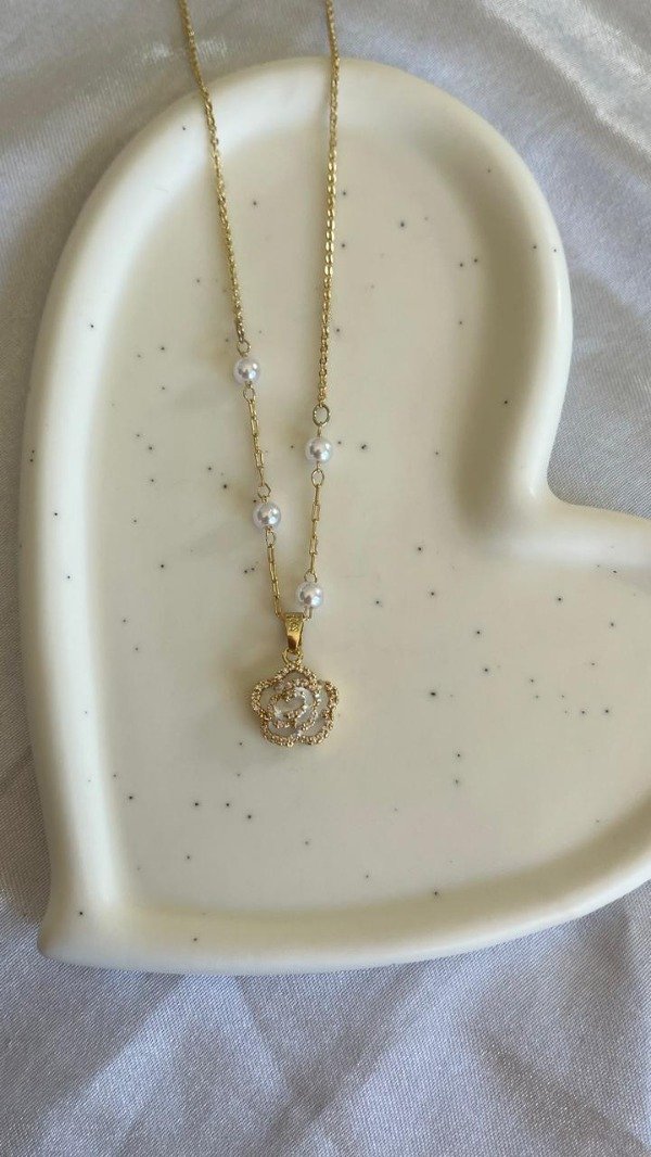Producto - COLLAR ROSA BLANCA
