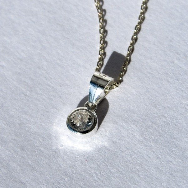 Producto - Dije charm punto luz cubic