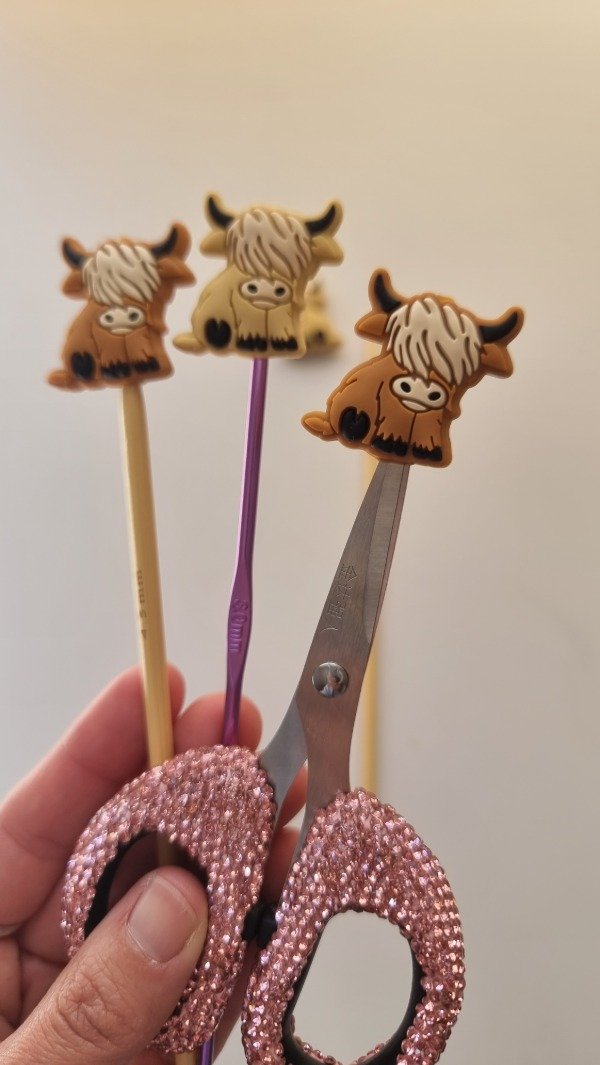 Producto - Tapa protectora de TIJERAS yAGUJAS/ TORO