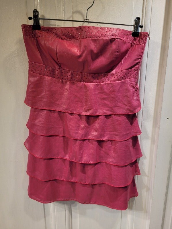 Producto - Vestido CLAUDIA LARRETA rosa con volados Talle S/M - PRECIO: 60X