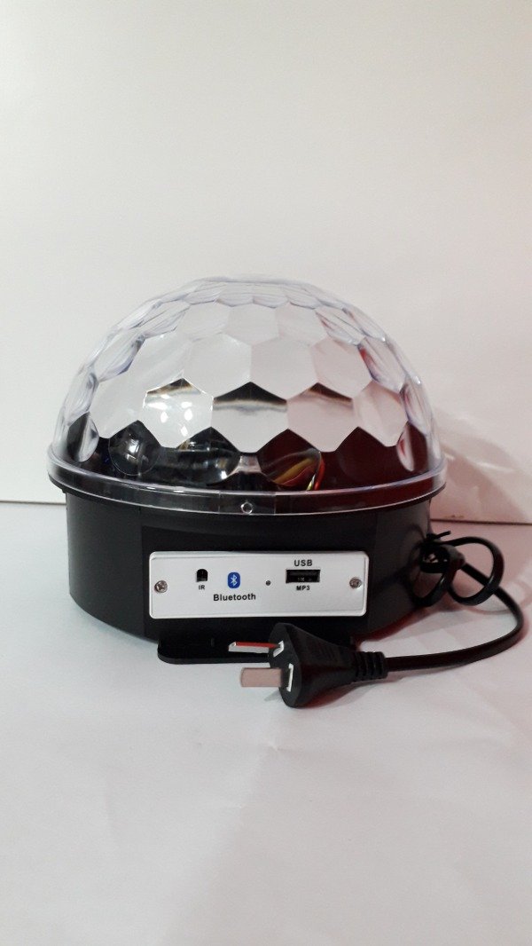 Producto - MEDIA ESFERA LUCES LED BT MP3