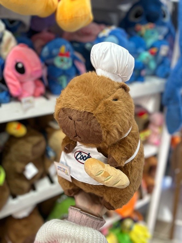 Producto - Peluche CAPYBARA Carpincho c/Disfraz Chef Mediano