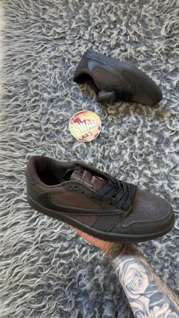 Producto - JORDAN RETRO 1 LOW X TRAVIS SCOTT VELVET BROWN - 1