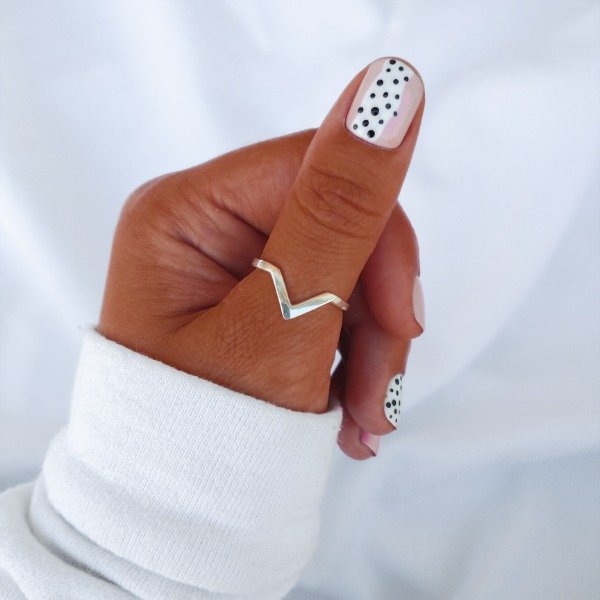 Producto - Anillo en V liso. Talle 18