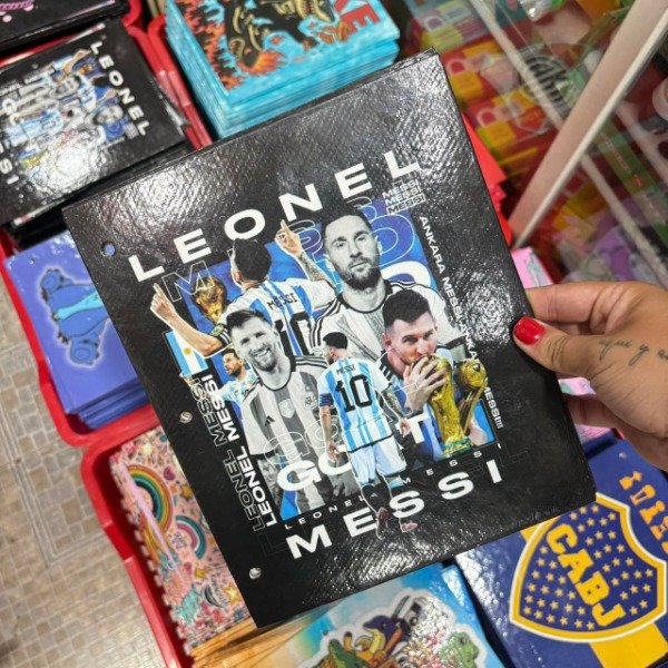 Producto - CARPETA N3 2 TAPAS MESSI-mínimo mayorista 3 x modelo o 6 surtidas