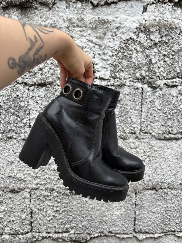 Producto - botinetas H and P 36