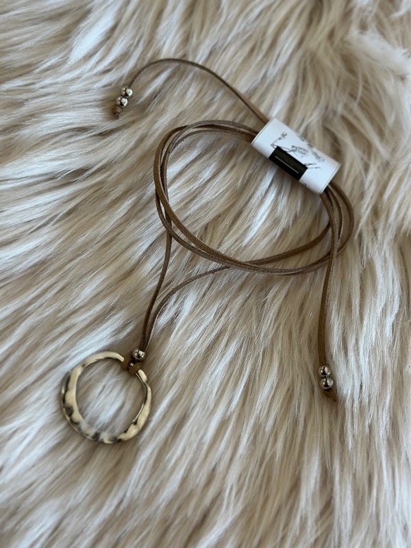 Producto - CHOKER DE GAMUZA MINI ARGOLLA Y CORDÓN MARRÓN
