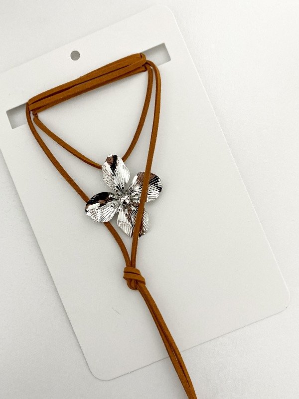 Producto - Collar marrón y plateado Bel