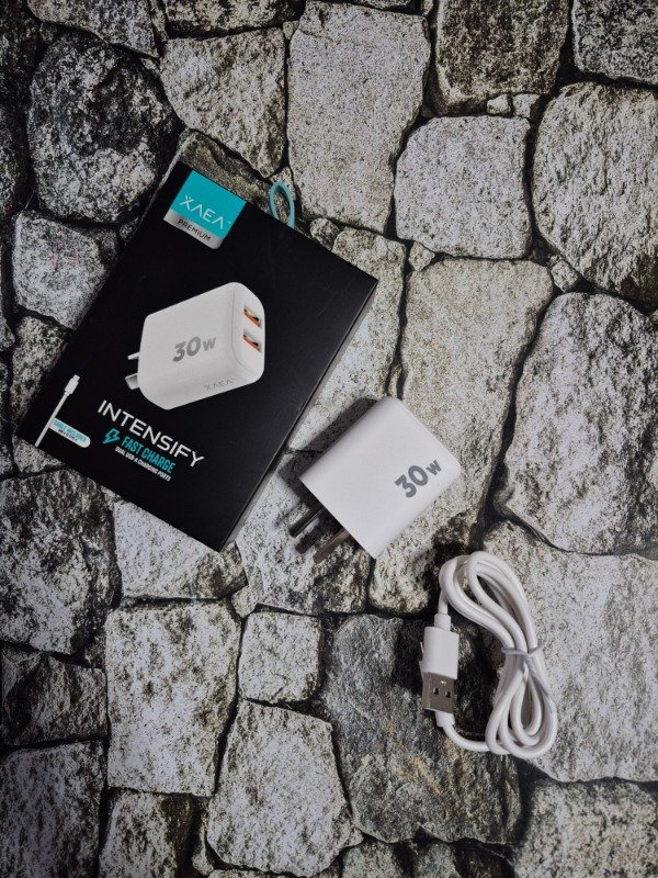 Producto - Cargador INTENSIFY Xaea tipo C