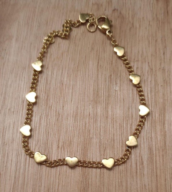 Producto - Pulsera dorada con Corazones