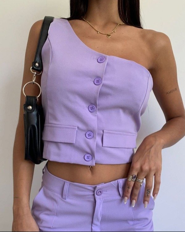 Producto - CHALECO CREP SASTRERO CON BOTONES UNA MANGA