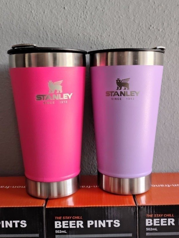 Producto - Vaso cervecero con tapa y destapador Stanley 473 cm3 - 2