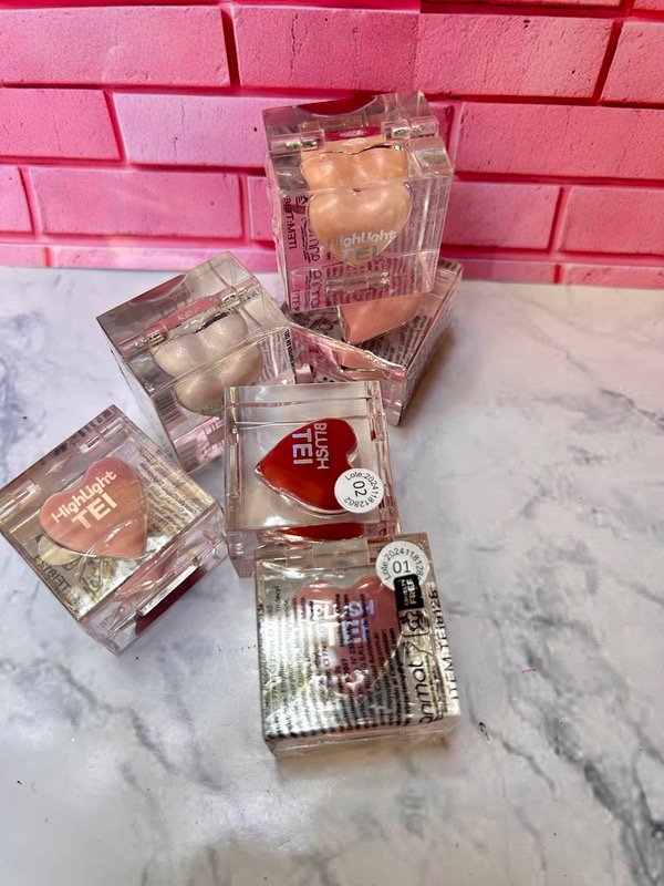 Producto - Corazon DUO Iluminador y  rubor TEI