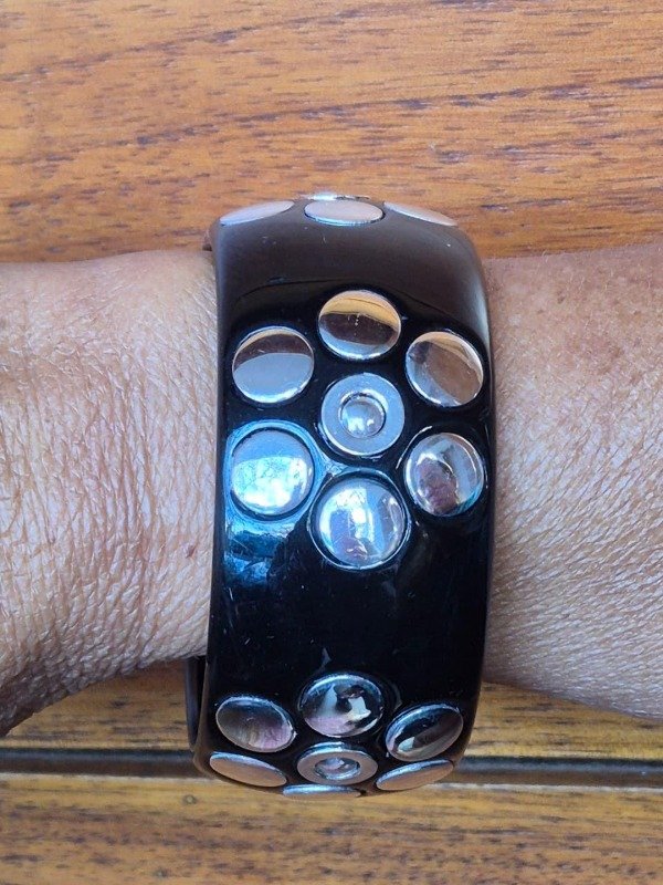 Producto - Brazalete ancho resina -tachas