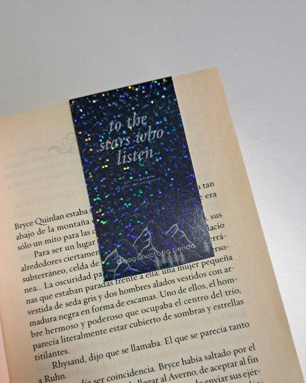 Producto - Marcapágina magnético holográfico - ACOTAR To the stars who listen