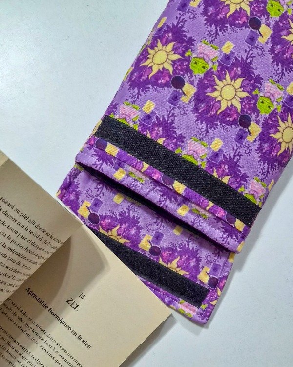 Producto - Funda para libros mediana Enredados Pascal IMPERMEABLE - 5