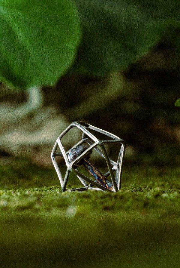 Producto - Hongo de plata sobre estructura geométrica / octaedro