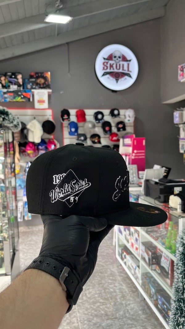 Producto - CAP CERRADA NEGRA LOS ANGELES 58.7cm - 1