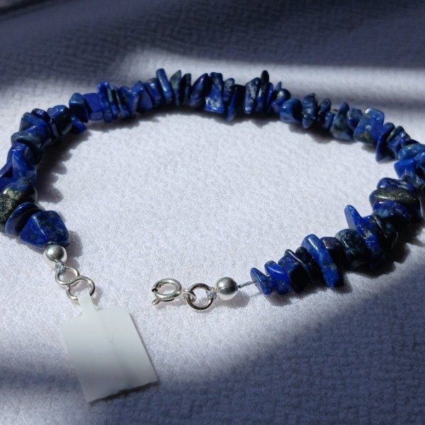 Producto - Pulsera artesanal con escallas de lapislázuli natural de 20cm