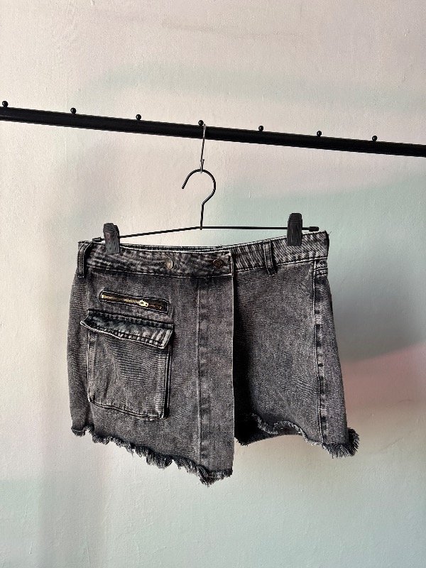 Producto - Short pollera gris