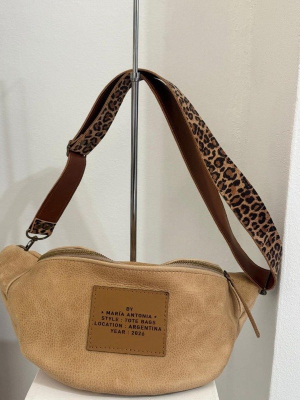 Producto - RIÑONERA MANUELA DE CUERO COLOR SUELA