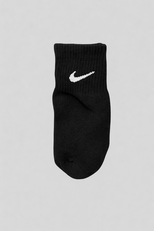 Producto - MEDIA 1/4 NK - Negra / logo blanco.