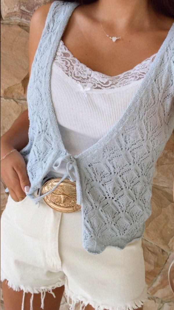 Producto - CHALECO TEJIDO CON TIRAS PARA ATAR (CELESTE)