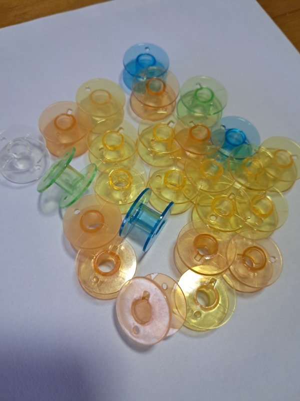 Producto - Carreteles de plástico para máquina familiar