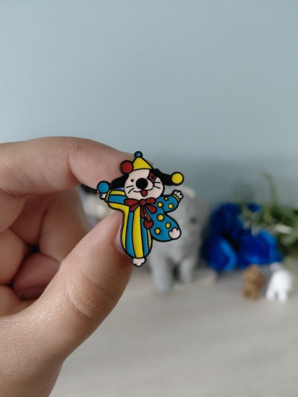 Producto - Pin metalizado - Perrito payaso #1738