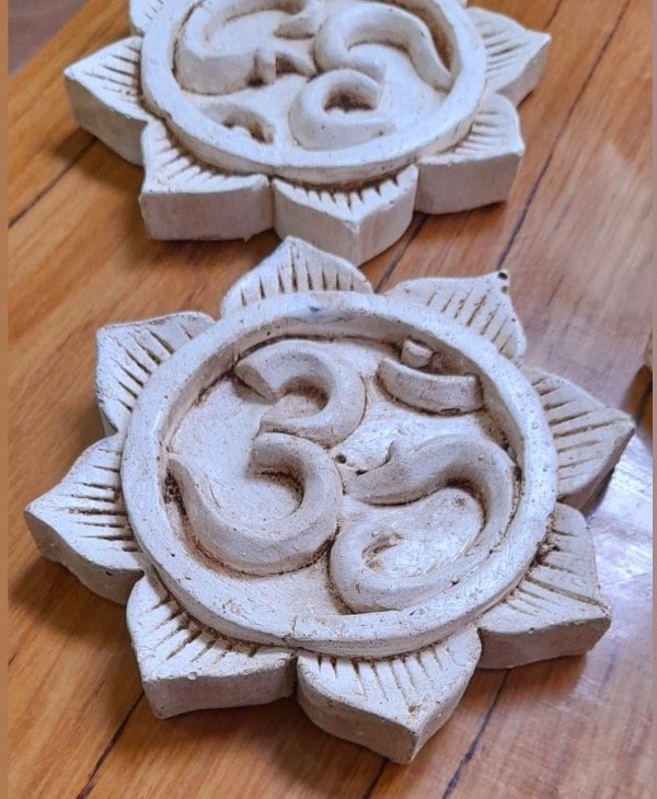 Producto - Portasahumerio om flor paatinado