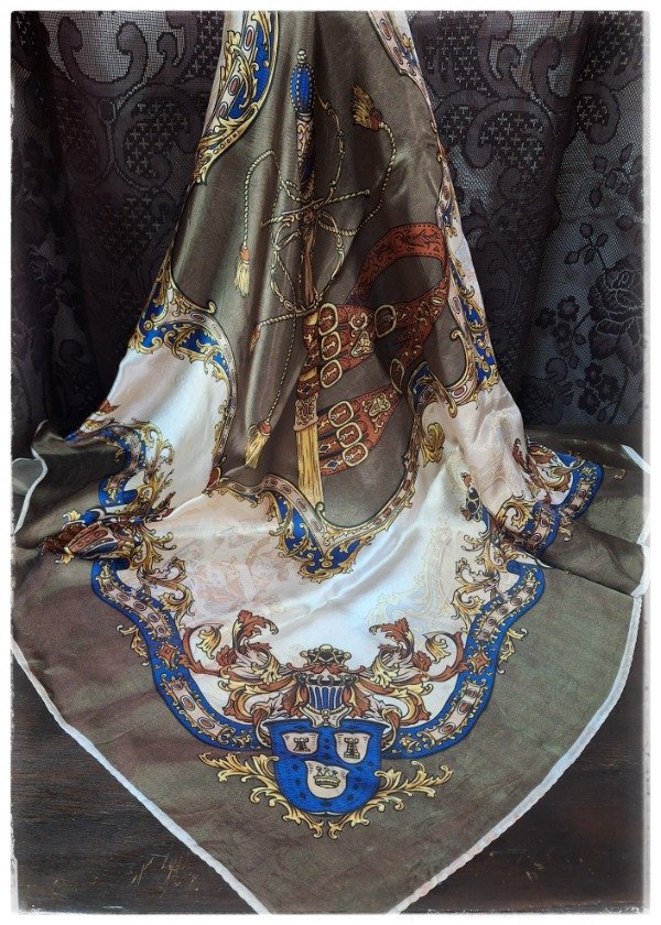 Producto - Pañuelo de Seda Estampado Diseño Sable