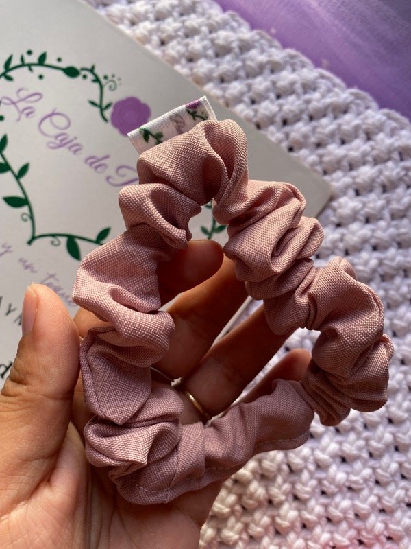 Producto - Scrunchie mini rosa viejo tropical