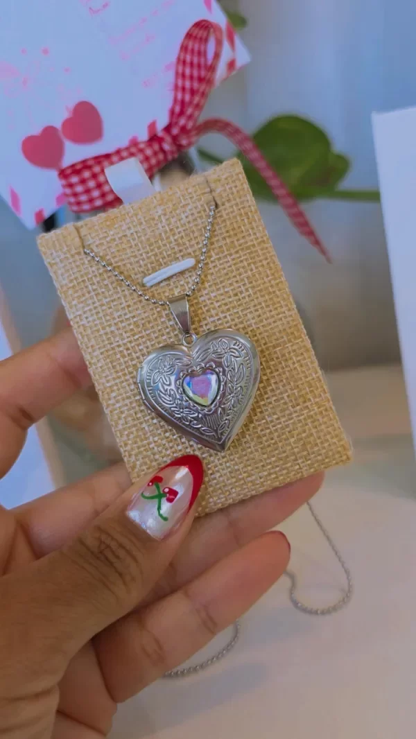 Producto - Collar relicario corazon con brillo AQ