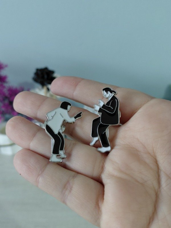 Producto - Pin metalizado - Pulp fiction (incluye los dos pines) #2892