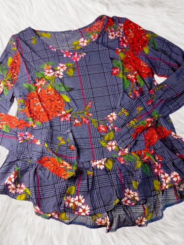 Producto - Remera floreada veraniega