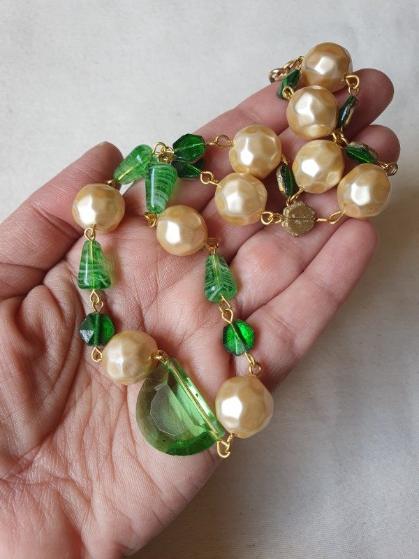Producto - LUCERO Collar Medialuna Esmeralda y Perlas - 6