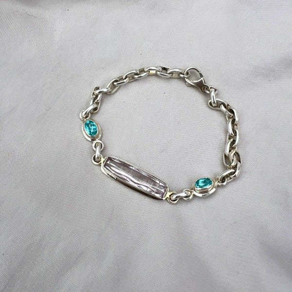 Producto - PULSERA DE KUNZITA Y APATITOS AZULES DE NÉON