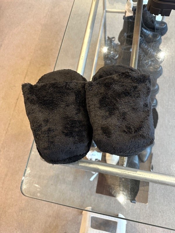Producto - Pantuflon Negro Peluche