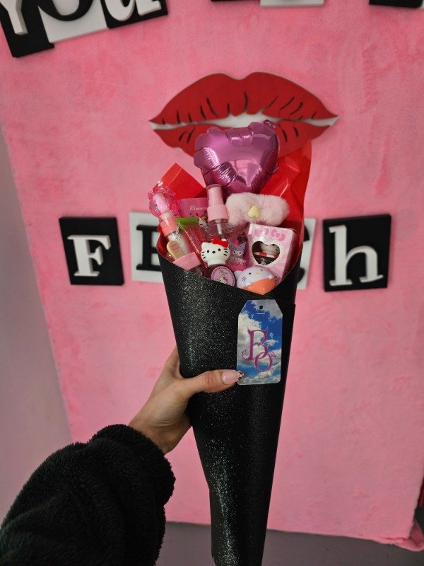 Producto - Ramo de maquillaje hello kitty