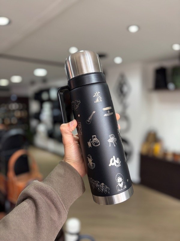 Producto - TERMO MEDIA MANIJA 1L GRABADO CULTURA ARGENTINA