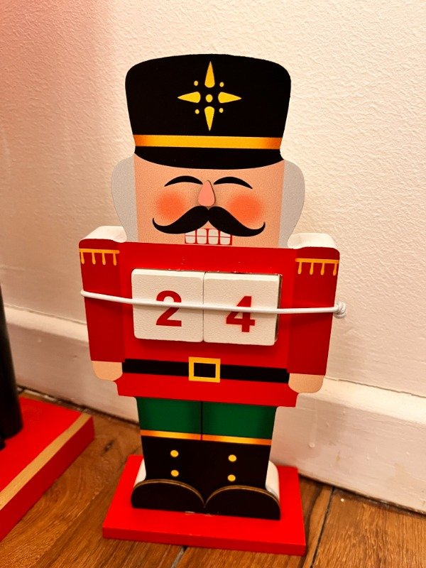 Producto - Cascanuez Calendario de Madera Promo 25.000 Transferencia