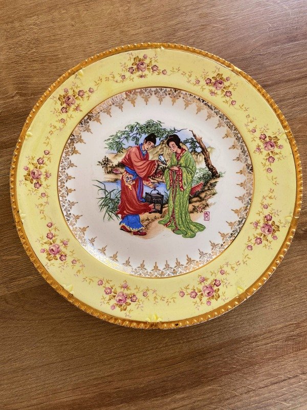 Producto - Plato De Porcelana Lindolit  Con Vivo En Oro