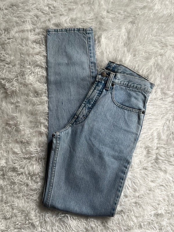 Mom jean vintage celeste talle 34 — imagen 4