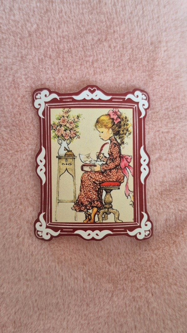 Producto - Sticker Sarah Kay Marco Escritorio