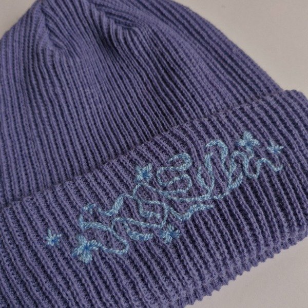 Gorro flora lila azulado