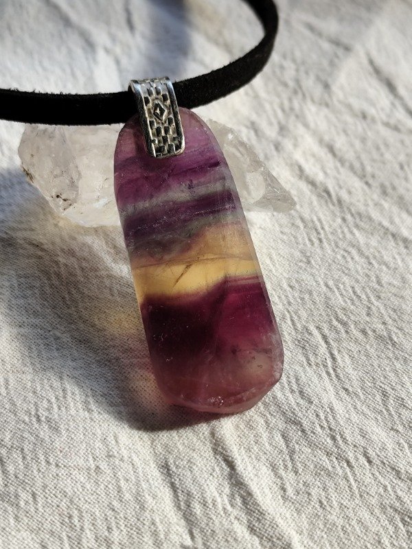 Producto - MEDALLÓN LAJA DE FLUORITA ARCOIRIS