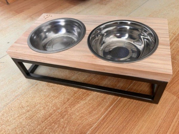 Producto - Comedero doble de hierro tamaño PEQUEÑO