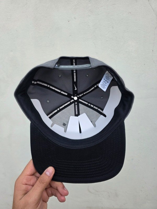 Gorra nike pro dri-fit futura snapback black — imagen 5